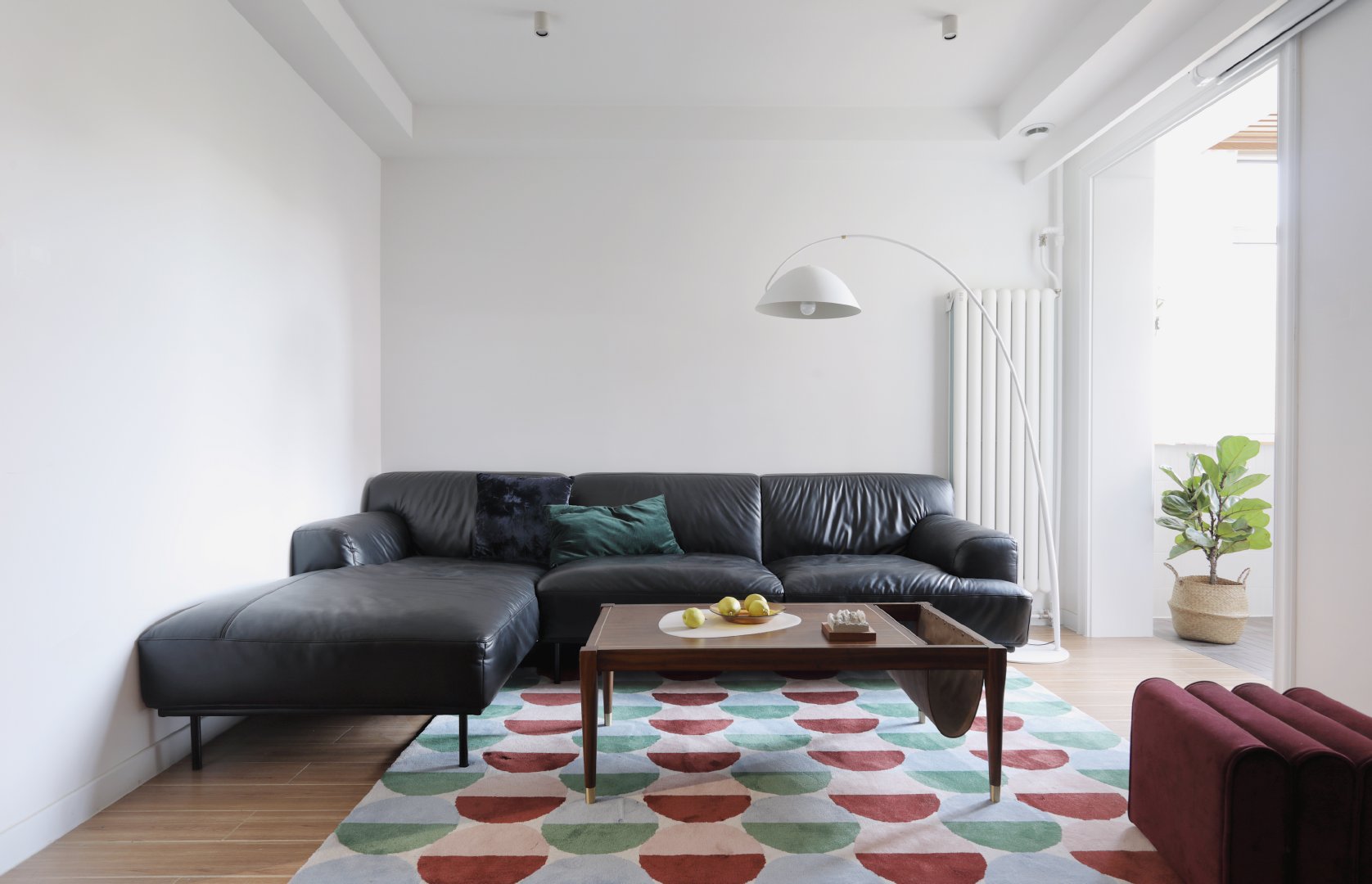 中庭裝飾施工團隊為您分析刮膩子重要性，讓您安心入馨家