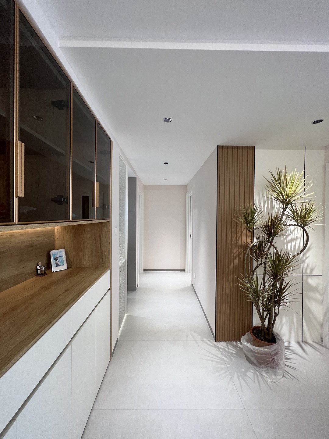 南寧二手房全拆裝修有哪些要注意？現(xiàn)代簡約-走廊